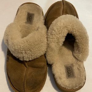 Size 4 Women’s Ugg Slippers